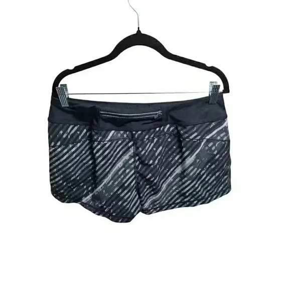Athleta Pulse Running shorts size M Black Gray Striped Abstract Lined - Picture 2 of 5